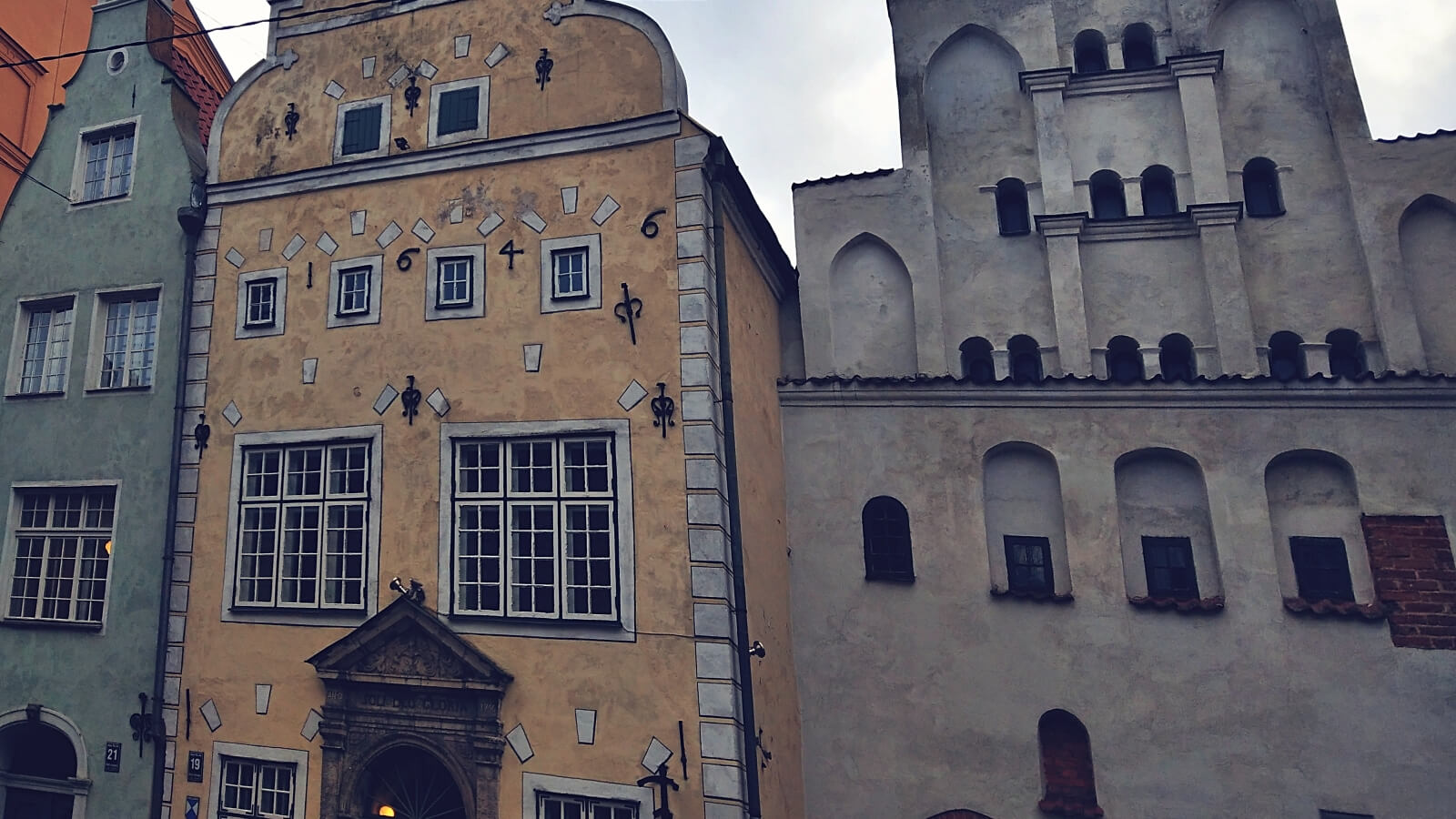 Trzej Bracia. Słynne kamienice w Rydze.