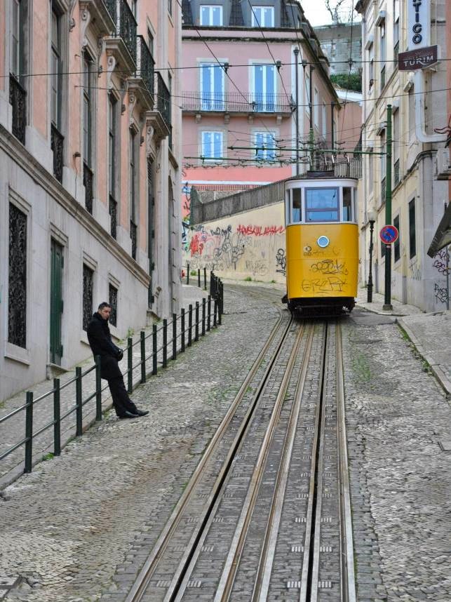 Tramwaje w Lizbonie w Portugali.