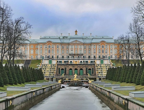 Pałac carski w Peterhofie.