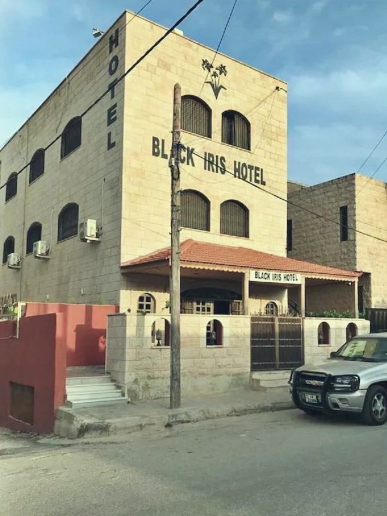 Hotel Black Iris w Madabie w Jordanii.