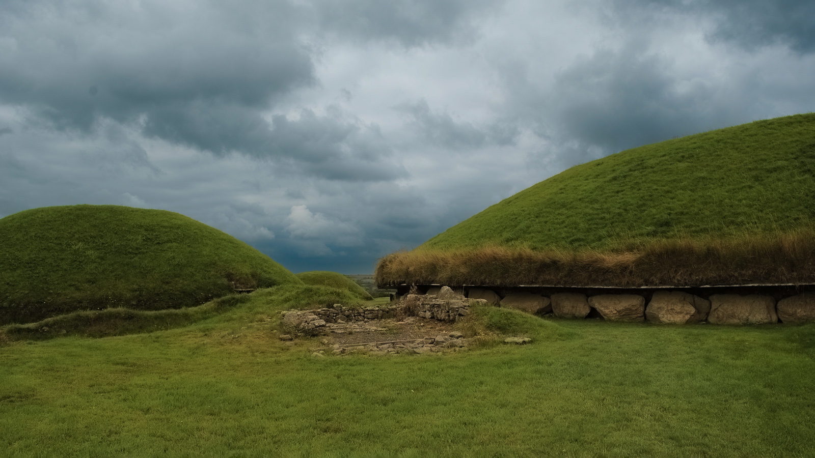 GROBOWCE Z DOLINY RZEKI BOYNE